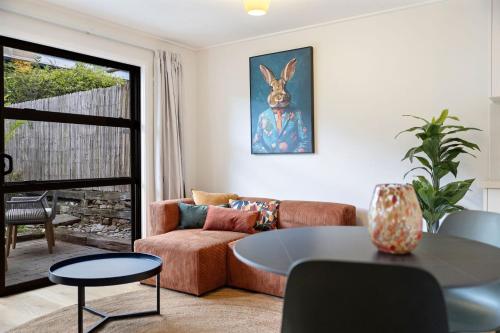 Stones throw away - Queenstown - image 12
