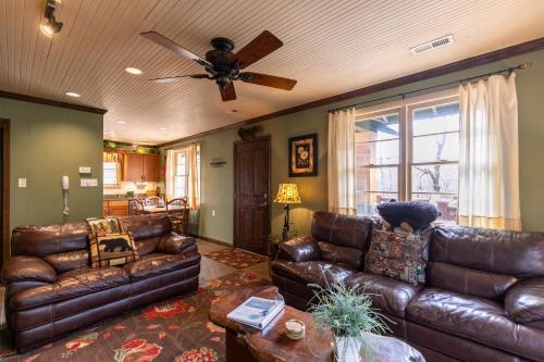 Bear Bungalow in Blowing Rock, USA