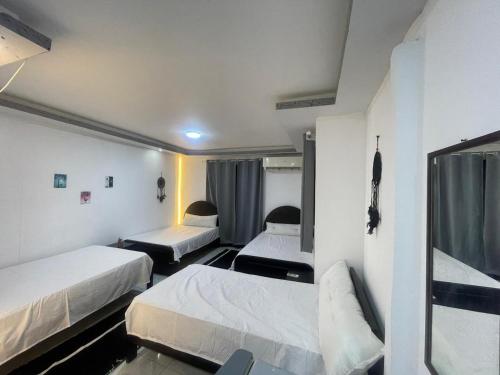 4 twin beds