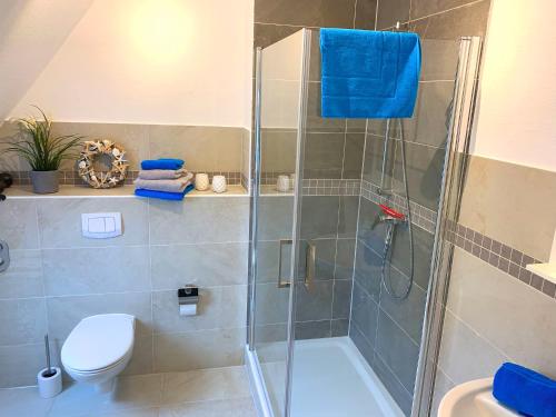 Fürdőszoba, Ferienwohnungen Arp "Nordsee" mit Balkon und Parkplatz in Itzehoe