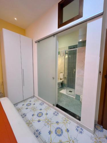 Economy Double Room image 6