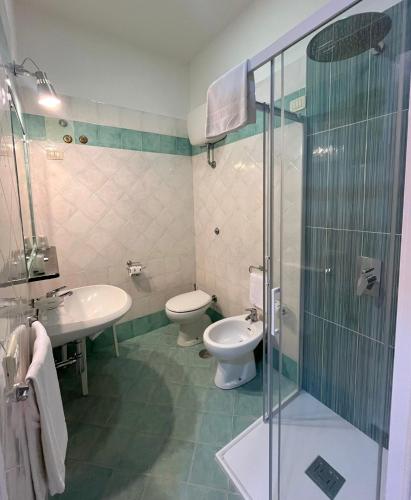 Economy Double Room image 5