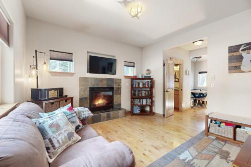 6 Acre Wilderness Retreat - image 10