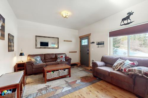 6 Acre Wilderness Retreat - image 2