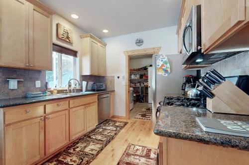 6 Acre Wilderness Retreat - image 14