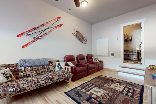 6 Acre Wilderness Retreat - image 9