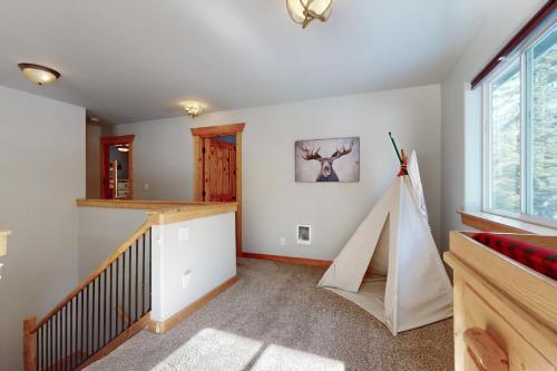 6 Acre Wilderness Retreat - image 13
