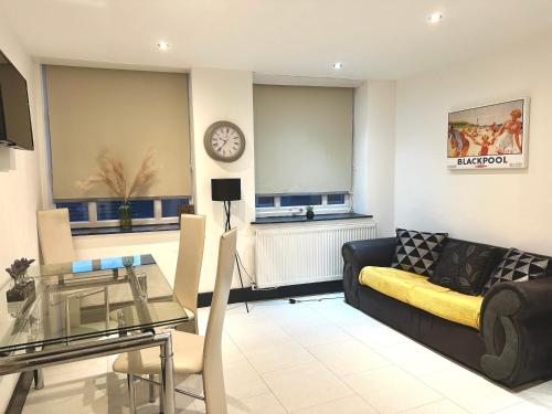 Winter Gardens Service Apartments 2 by Blackpool Service Apartments 3