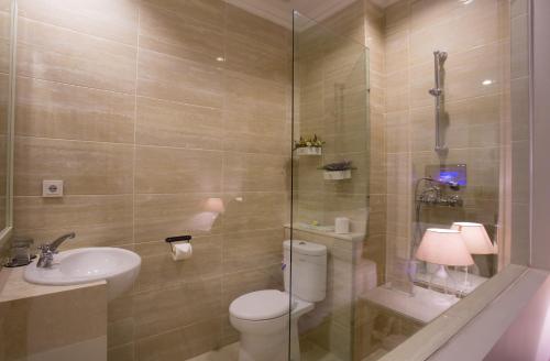 room detail thumbnail 2