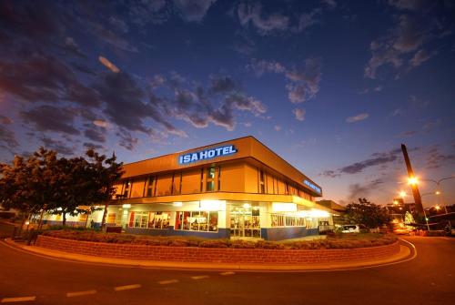 Exterior view, Isa Hotel in Mount Isa