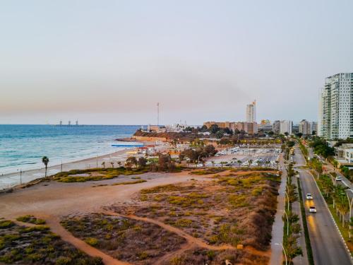 לגונה בלו ביץ-וילה מהממת עם בריכה פרטית וג'קוזי דקה מהים, H̱adera (Foto 7)