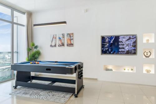 Huge Penthouse in Marina w Pool Table & Air Hockey, Dubái