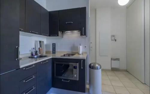 Place Grimaldi, close to beach and restaurants, with balcony 5