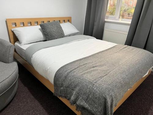 3bedroom- near to station-Private Garden-Wifi near Ingram Thai Restaurant & Bar