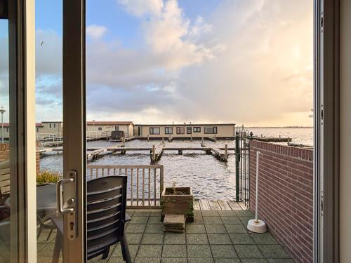 Kilátás, Visserslust in Baambrugse Zuwe