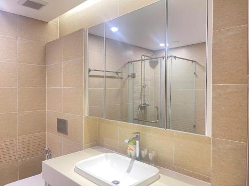 Three-Bedroom Apartment image 3