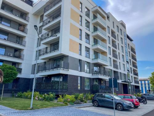 CityScape Blush Pink, Cozy modern apt