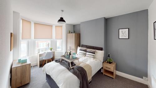 Stunning 6-Bedroom House in Beeston Awaits Your Stay! gîte à louer Beeston