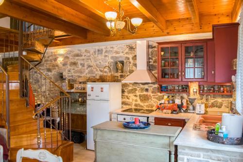 virtuve, Kleitor Stone Villa-Peloponnese Getaway in Kleitoria (Akhaia)
