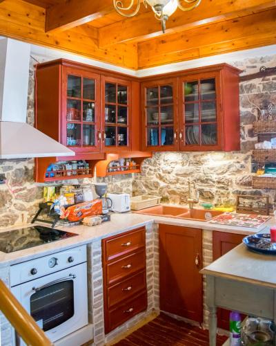 virtuve, Kleitor Stone Villa-Peloponnese Getaway in Kleitoria (Akhaia)