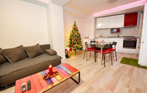Bucharest Central Apartments - Shabbat Friendly Room Type - Two-Bedroom Apartment with Balcony