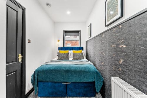 Designer 4 Bed House in Leeds - Sleeps 13, Leeds (photo 7)
