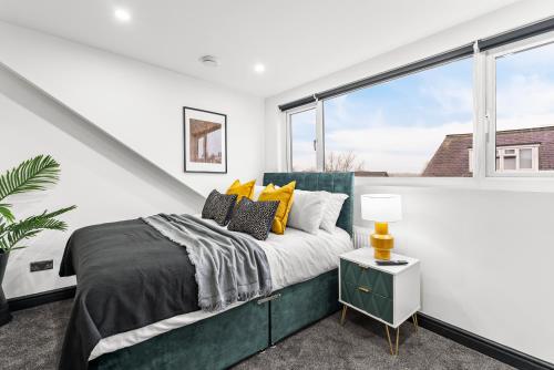 Designer 4 Bed House in Leeds - Sleeps 13, Leeds (photo 6)