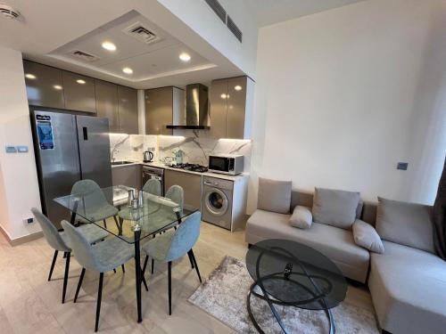 Spacious Comfortable Apartment for your Family or you Group, Дубай (фото 8)