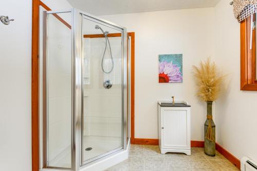 7 Mi to Mt Snow Resort Family Home with Fire Pit! 7 Mi to Mt Snow Resort Family Home with Fire Pit!