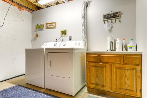 7 Mi to Mt Snow Resort Family Home with Fire Pit! 7 Mi to Mt Snow Resort Family Home with Fire Pit!