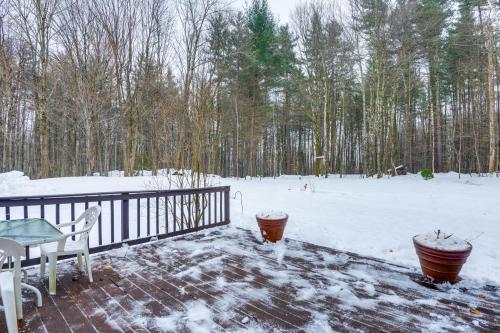 7 Mi to Mt Snow Resort Family Home with Fire Pit! 7 Mi to Mt Snow Resort Family Home with Fire Pit!