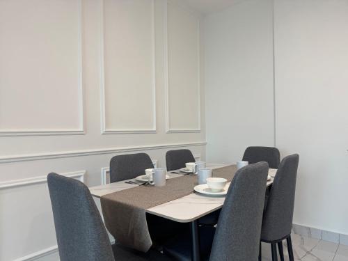 Alfa Bangsar By Fwd Host near Pusat Bandar Damansara MRT Station