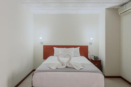 Hotel Windsor Plaza - image 3