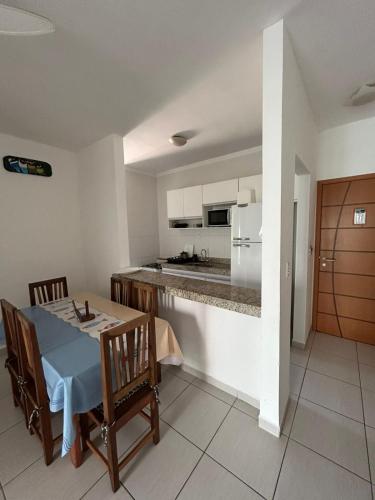 Konyha, Lazer completo e ar condicionado nos quartos in Praia Grande