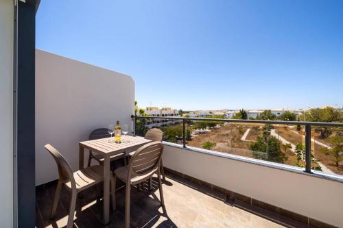 ระเบียง/ชานเรือน, Rare & Modern Conceição e Cabanas Apartment (Rare & Modern Conceicao e Cabanas Apartment) in กอนเซเซา