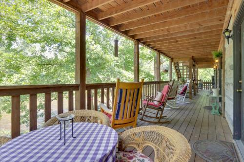 Townsend Apt on Little River - 3 Mi to Natl Park!