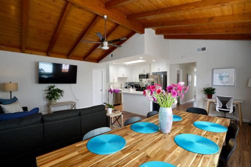 3 bed 2 bath Big back yard Centrally located in SD