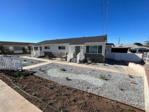 3 bed 2 bath Big back yard Centrally located in SD