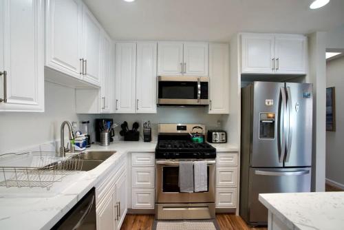 3 bed 2 bath Big back yard Centrally located in SD