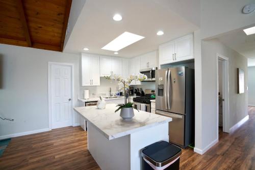 3 bed 2 bath Big back yard Centrally located in SD