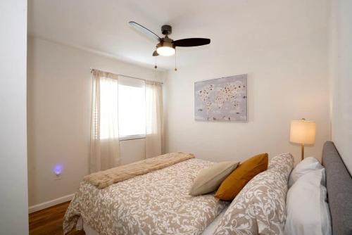 3 bed 2 bath Big back yard Centrally located in SD