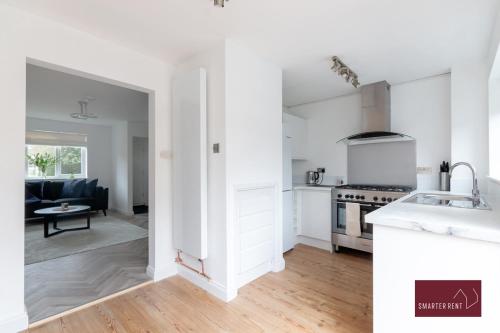 Létesítmények, 3 Bedroom House in Bracknell with garden in Crown Wood