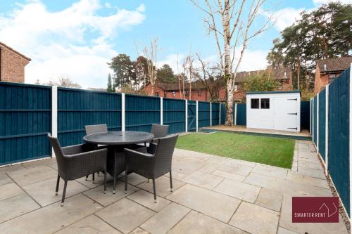 Létesítmények, 3 Bedroom House in Bracknell with garden in Crown Wood