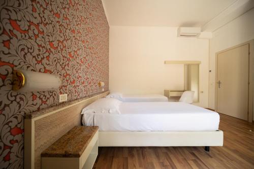 Standard Double or Twin Room image 2