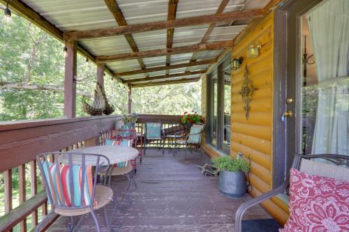 Riverfront Townsend Apt - 18 Miles to Pigeon Forge