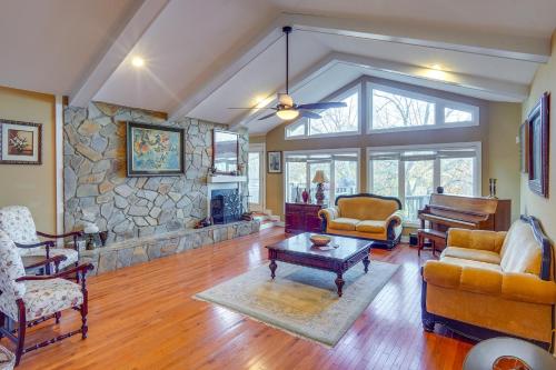 Spacious Lakefront Apt with Deck in Fayetteville!