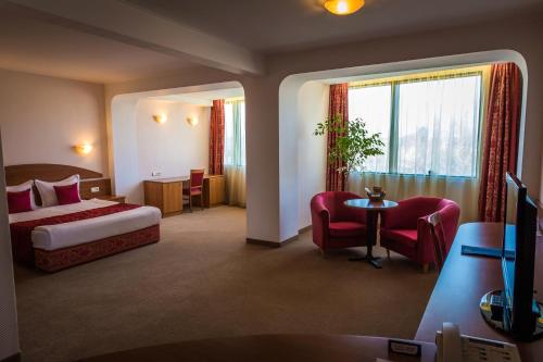 Hotel Sevlievo Plaza - Tap to explore photos