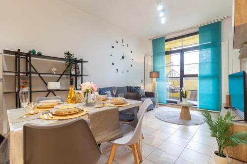 LuxApartment - park view - patio - parking, Mediolan