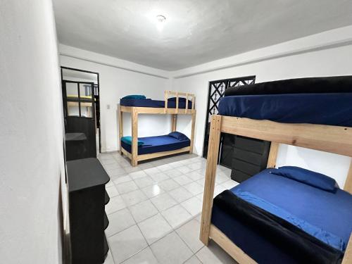 Suite para 15 personas cerca auto, MEX-QRO in Cuautitlán Izcalli, Mexico