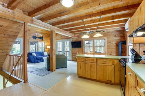 2 Mi to Boat Ramp Log Cabin in New Hampshire in 安特里姆 (NH)